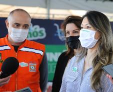 Entrega de cesta básica no drive-thru montado em Curitiba (Palácio Iguaçu). O projeto CESTA SOLIDÁRIA PARANÁ tem como objetivo principal mobilizar os funcionários do Estado do Paraná a participarem voluntariamente de uma ação de doação de cestas básicas. Curitiba - 18/05/2020 - Foto: Geraldo Bubniak/AEN