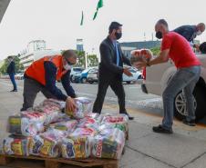 A edição 2021 da campanha Cesta Solidária Paraná, encerrada na terça-feira (06), conseguiu arrecadar mais de 200 toneladas de alimentos. Foto Gilson abreu/AEN