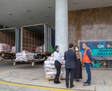 A edição 2021 da campanha Cesta Solidária Paraná, encerrada na terça-feira (06), conseguiu arrecadar mais de 200 toneladas de alimentos. Foto Gilson abreu/AEN